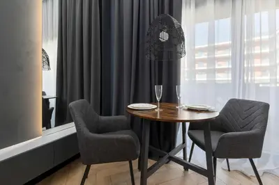 Część wypoczynkowa w obiekcie Modern Studio with Parking and Air Conditioning in the City Center of Wroclaw by Noclegi Renters