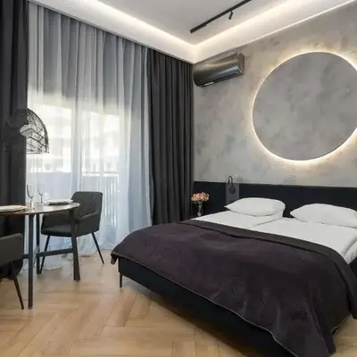 Modern Studio with Parking and Air Conditioning in the City Center of Wroclaw by Noclegi Renters