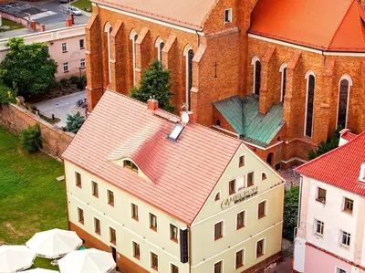 Budynek, w którym mieści się hotel
