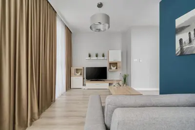 Telewizja i/lub zestaw kina domowego w obiekcie Odra Tower Apartments with FREE GARAGE Wroclaw by Noclegi Renters