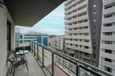 Balkon lub taras w obiekcie Odra Tower Apartments with FREE GARAGE Wroclaw by Noclegi Renters