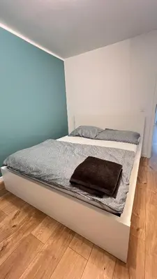 Łóżko lub łóżka w pokoju w obiekcie Apartment by Psie Pole