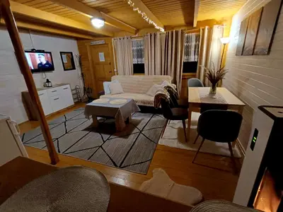 Telewizja i/lub zestaw kina domowego w obiekcie Chatka nad Stawami