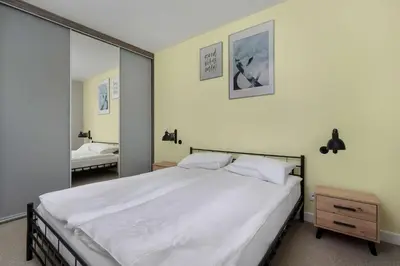 Łóżko lub łóżka w pokoju w obiekcie Spacious Wrocław Apartment with Air Conditioning and Two Parking Spaces by Noclegi Renters