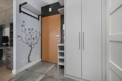 Kuchnia lub aneks kuchenny w obiekcie Spacious Wrocław Apartment with Air Conditioning and Two Parking Spaces by Noclegi Renters