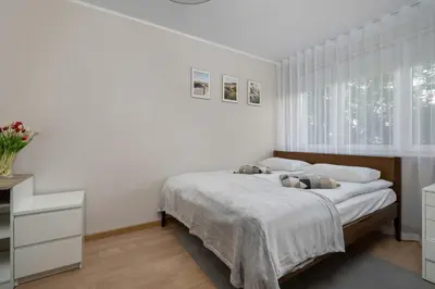 Łóżko lub łóżka w pokoju w obiekcie Red Apartment in Wrocław with Two Bedrooms and Desk for Remote Work by Noclegi Renters