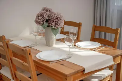 Plan piętra w obiekcie Red Apartment in Wrocław with Two Bedrooms and Desk for Remote Work by Noclegi Renters