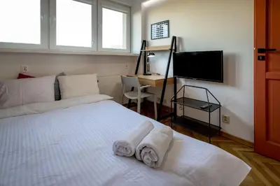 Łóżko lub łóżka w pokoju w obiekcie RentPlanet - Apartament plac Nowy Targ