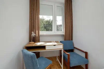 Część wypoczynkowa w obiekcie Blue Two Bedroom Apartment in Wrocław with Desk, Bathtub and Balcony by Noclegi Renters