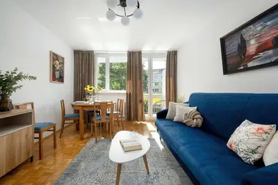 Część wypoczynkowa w obiekcie Blue Two Bedroom Apartment in Wrocław with Desk, Bathtub and Balcony by Noclegi Renters