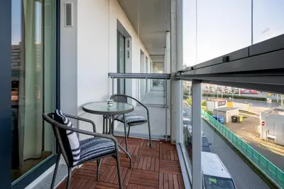 Balkon lub taras w obiekcie RentPlanet - Studio Hallera
