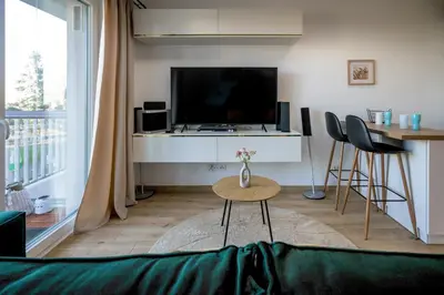 Telewizja i/lub zestaw kina domowego w obiekcie RentPlanet - Studio Hallera