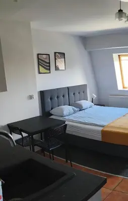 Łóżko lub łóżka w pokoju w obiekcie Skandi Studio