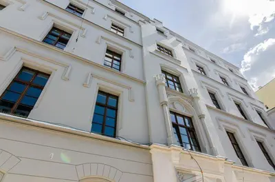 Budynek, w którym mieści się apartament