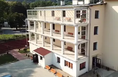 Budynek, w którym mieści się hostel