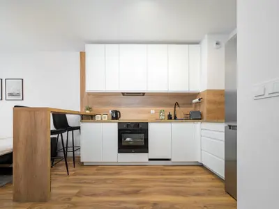 Kuchnia lub aneks kuchenny w obiekcie Artemskiej Comfort Apartment by BookingHost