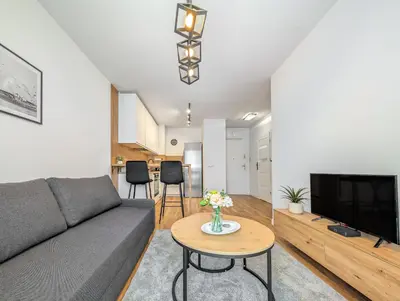 Telewizja i/lub zestaw kina domowego w obiekcie Artemskiej Comfort Apartment by BookingHost