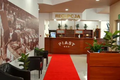 Hol lub recepcja w obiekcie Hotel Piast