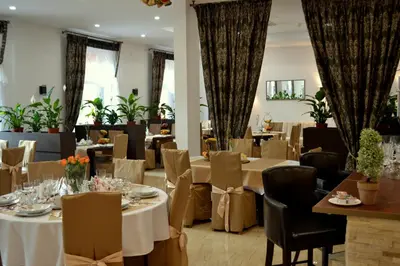 Restauracja lub miejsce do jedzenia w obiekcie Hotel Piast