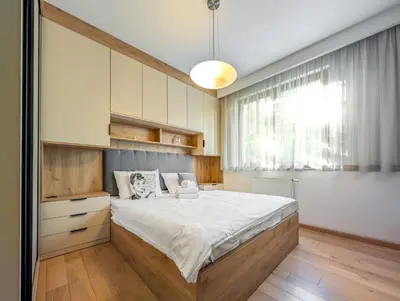 Łóżko lub łóżka w pokoju w obiekcie Rymarska Spacious Apartment by BookingHost