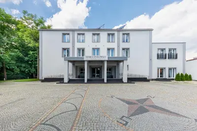 Budynek, w którym mieści się hotel
