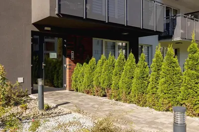 Ogród w obiekcie Modern Apartment with Air Conditioning & Workspace in Gliwice by Noclegi Renters