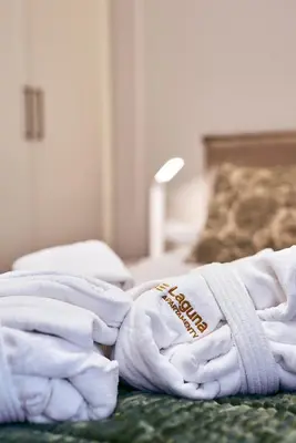 Łóżko lub łóżka w pokoju w obiekcie Polanica Park - LAGUNA - PREMIUM LUX 209