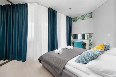 Łóżko lub łóżka w pokoju w obiekcie Krawiecka Wrocław Sky Loft by Solarento