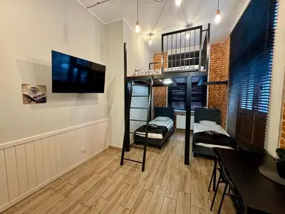 Telewizja i/lub zestaw kina domowego w obiekcie Apartament Paryski 3- przytulne studio dla 2-4 osób w CENTRUM