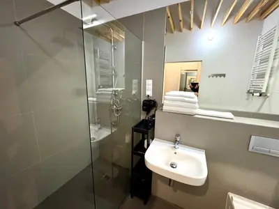 Łazienka w obiekcie Apartament Paryski 3- przytulne studio dla 2-4 osób w CENTRUM