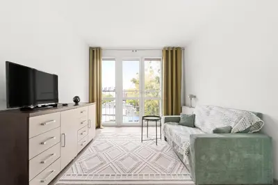 Telewizja i/lub zestaw kina domowego w obiekcie Nowy Świat 36 by Homeprime