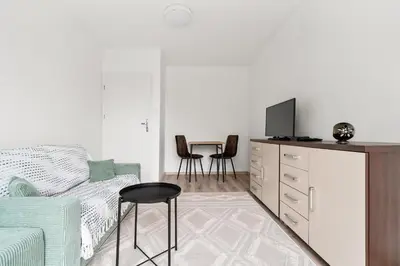 Telewizja i/lub zestaw kina domowego w obiekcie Nowy Świat 36 by Homeprime