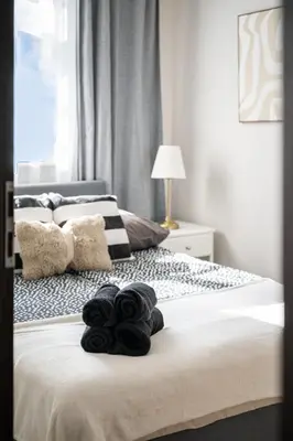 Łóżko lub łóżka w pokoju w obiekcie Nice One Apartment Number 11 - W samym centrum!