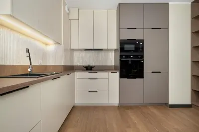 Kuchnia lub aneks kuchenny w obiekcie Stylish Apartment with Air Conditioning and Underground Parking by Noclegi Renters