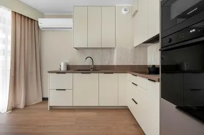 Kuchnia lub aneks kuchenny w obiekcie Stylish Apartment with Air Conditioning and Underground Parking by Noclegi Renters