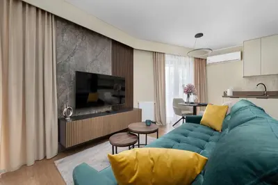 Telewizja i/lub zestaw kina domowego w obiekcie Stylish Apartment with Air Conditioning and Underground Parking by Noclegi Renters