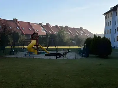 Plac zabaw dla dzieci w obiekcie Miedziane ZALESIE - Noclegi Lubin