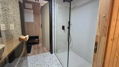 Łazienka w obiekcie Black Hill Pod Zieleńcem Apartament AURORA GOLD Nr3 z Sauną