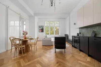 Kuchnia lub aneks kuchenny w obiekcie Elegant and Bright Apartment Plac Staszica Perfect for Remote Work by Renters Prestige