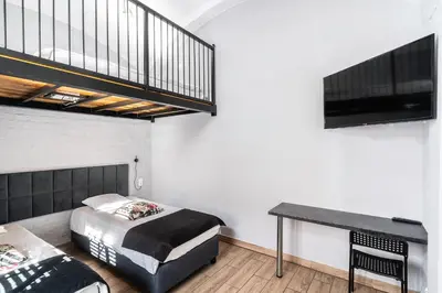 Telewizja i/lub zestaw kina domowego w obiekcie Apartament Paryski 1- loftowe studio blisko Rynku