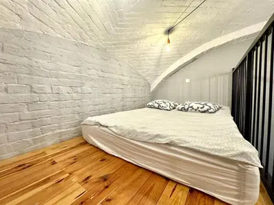 Łóżko lub łóżka w pokoju w obiekcie Apartament Paryski 1- loftowe studio blisko Rynku