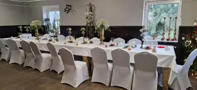 Restauracja lub miejsce do jedzenia w obiekcie Zamek Bożejów - Agroturystyka