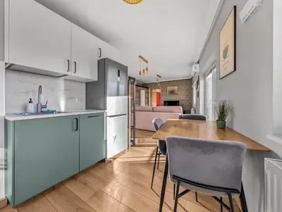 Kuchnia lub aneks kuchenny w obiekcie Kurkowa Cozy Apartment by BookingHost