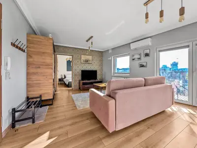 Telewizja i/lub zestaw kina domowego w obiekcie Kurkowa Cozy Apartment by BookingHost
