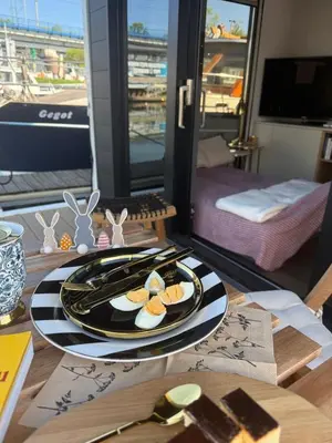 Telewizja i/lub zestaw kina domowego w obiekcie Lukrecja HouseBoat
