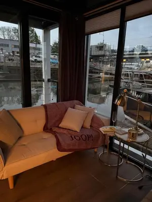 Część wypoczynkowa w obiekcie Lukrecja HouseBoat