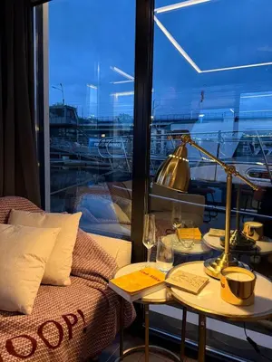 Część wypoczynkowa w obiekcie Lukrecja HouseBoat