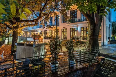 Budynek, w którym mieści się apartament