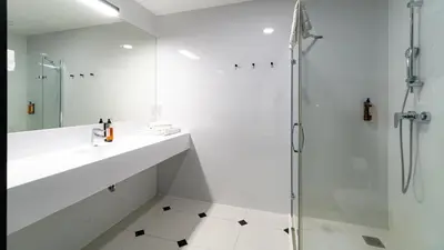 Łazienka w obiekcie Czarna Perła Apartamenty - bezpłatny basen - Czarna Góra Resort - Sienna