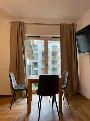 Telewizja i/lub zestaw kina domowego w obiekcie Montana Easy Stay Center